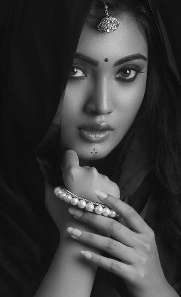 عکس سیاه قلم چهره زن