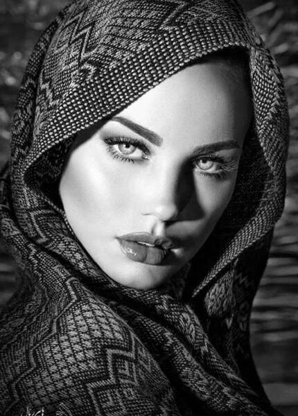 عکس سیاه قلم چهره زن