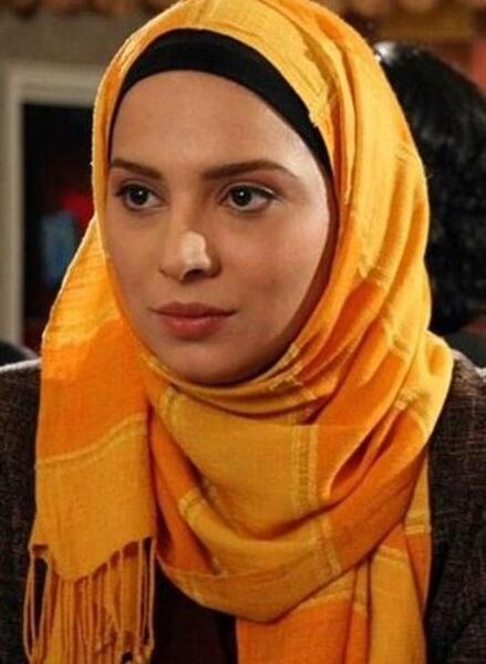 عکس گلچهره در کوچه اقاقیا