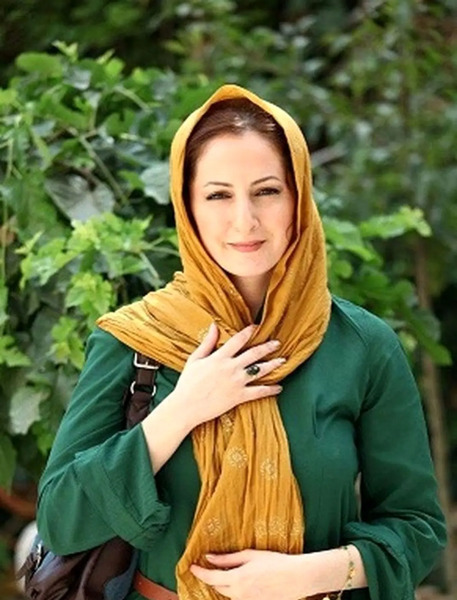 عکس گلچهره در کوچه اقاقیا