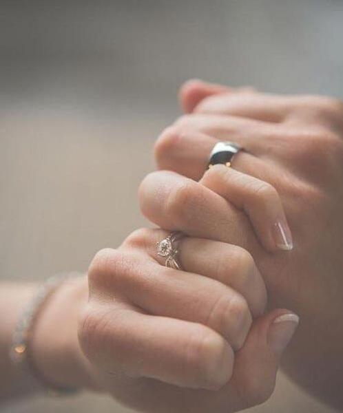 عکس عاشقانه با حلقه