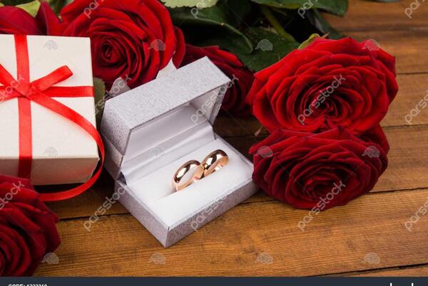 عکس عاشقانه با حلقه