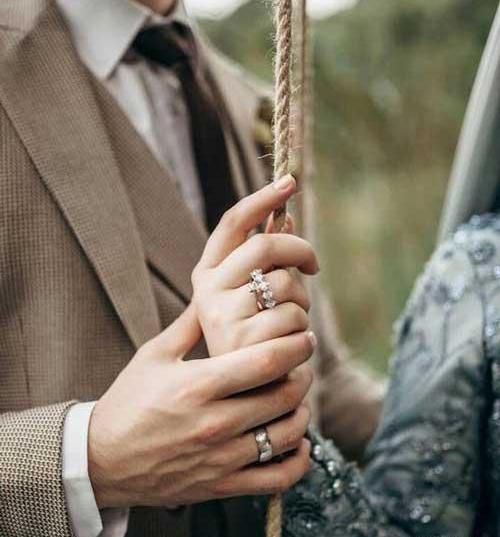 عکس عاشقانه با حلقه نامزدی