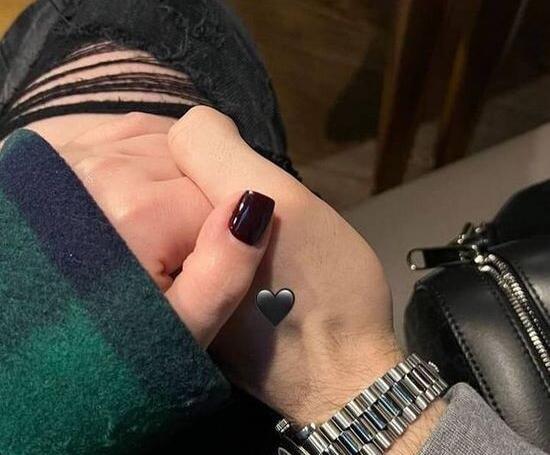 عکس فیک عاشقانه دست تو دست