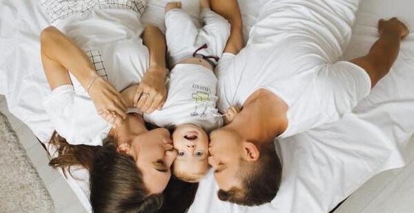 عکس عاشقانه سه نفره بدون متن