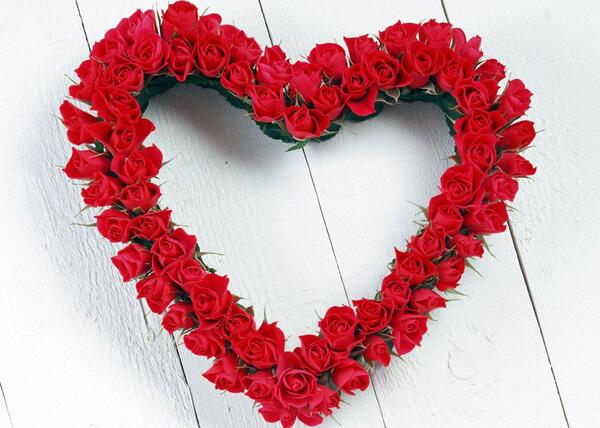 عکس عاشقانه گل و قلب قرمز