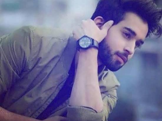 ژست های عکس پروفایل
