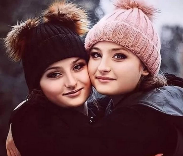 عکس های زشت سارا و نیکا فرقانی اصل