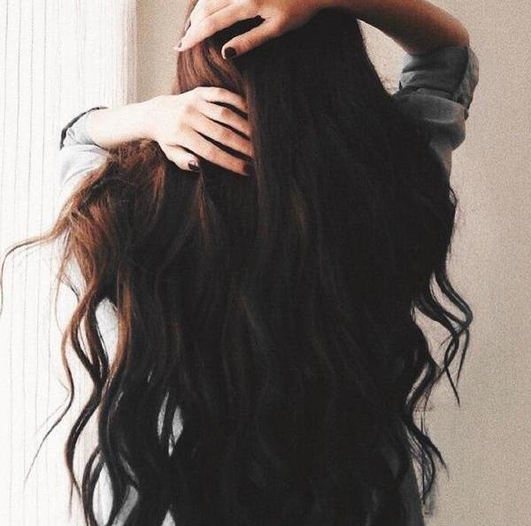ژست عکس دخترانه با موی بلند