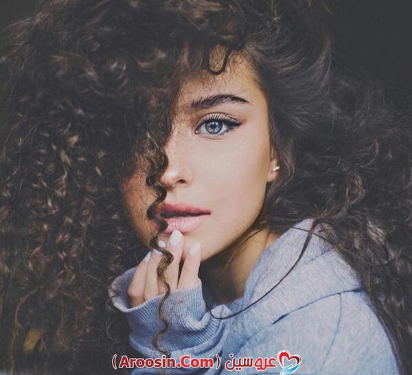 ژست عکس دخترانه با موی بلند