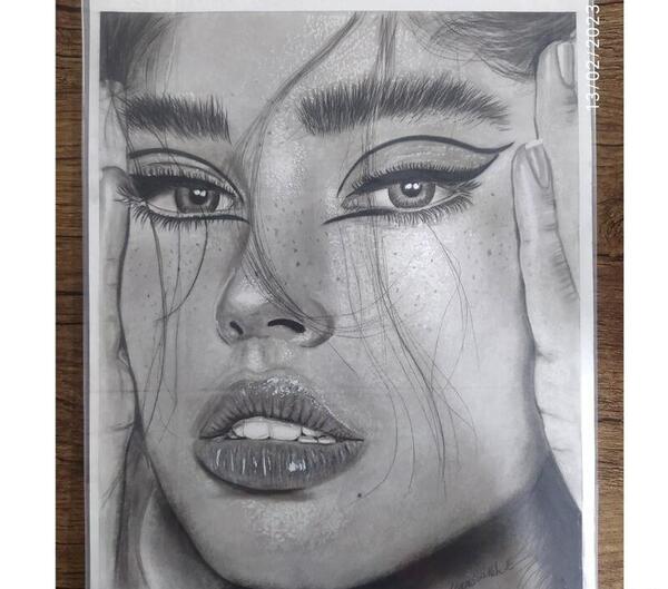عکس نقاشی با زغال دخترانه
