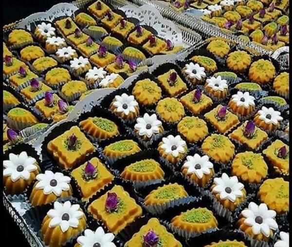 عکس تزیین حلوا برای سر مزار