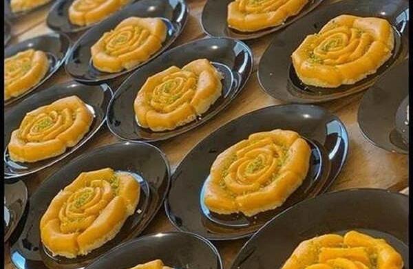 عکس تزیین حلوا برای سر مزار