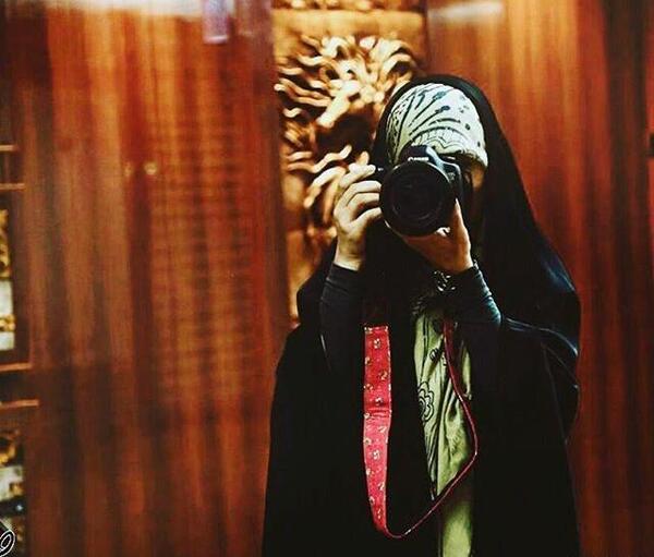 عکس دختر چادری با گوشی