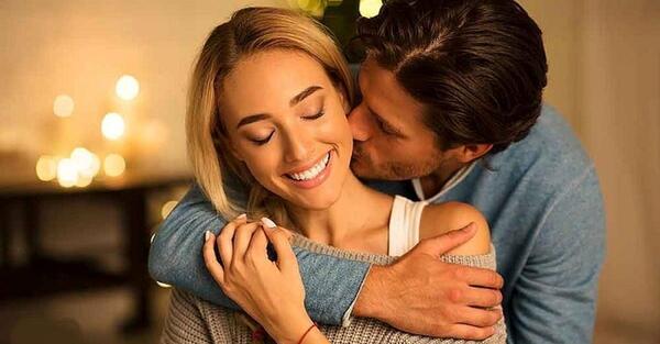 عکس آموزش بوسه عاشقانه
