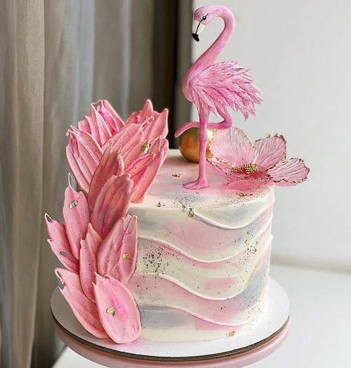 عکس کیک تولد دخترانه لاکچری صورتی