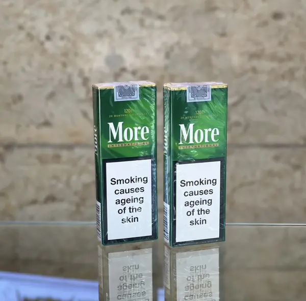 عکس سیگار مور