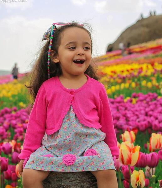 ژست عکس با گل لاله