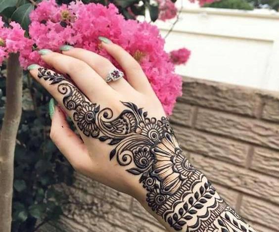 عکس حنا روی دست عربی