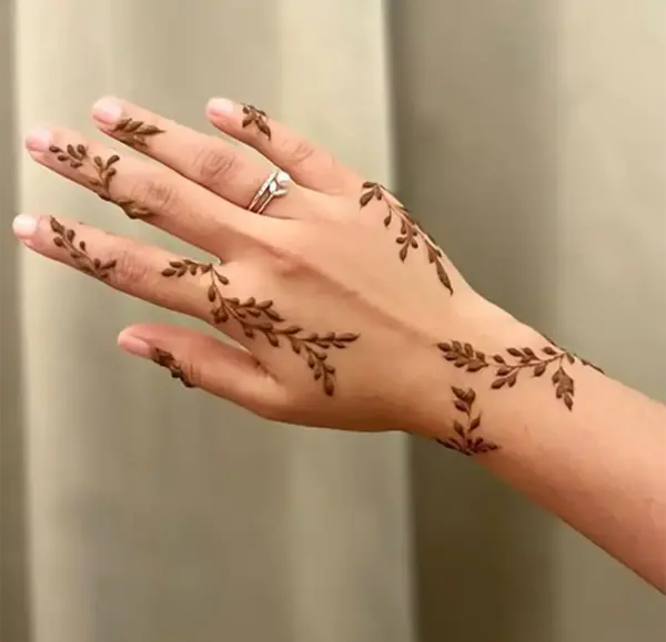 عکس حنا روی دست عربی