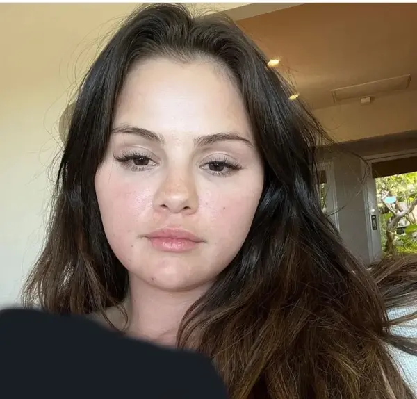 عکس سلنا بدون آرایش