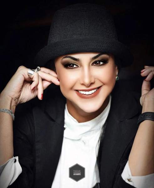 عکس آزاده صمدی با دخترش