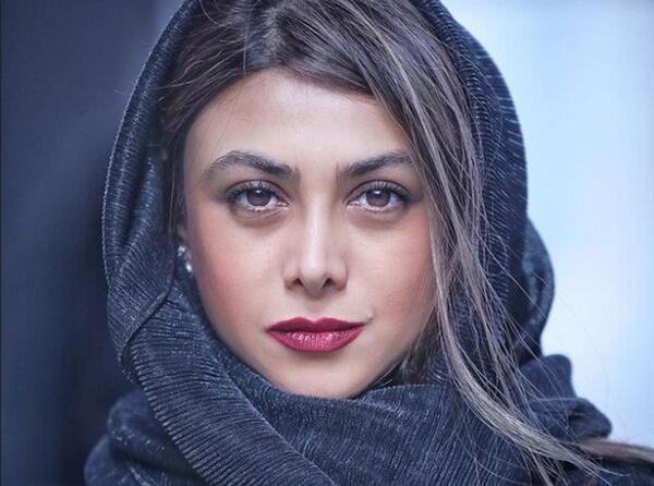 عکس آزاده صمدی با دخترش
