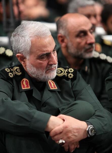 عکس شهید سلیمانی با لباس شخصی