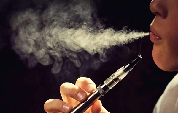 عکس سیگار الکترونیکی