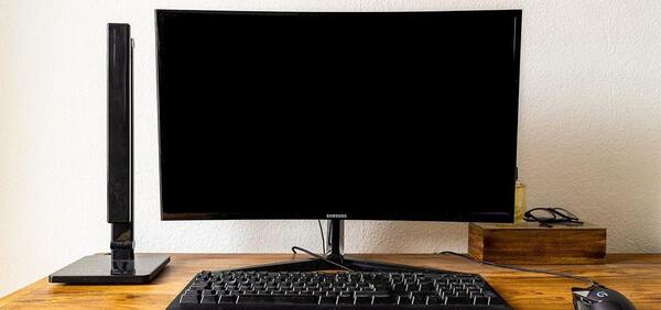 عکس صفحه نمایش کامپیوتر