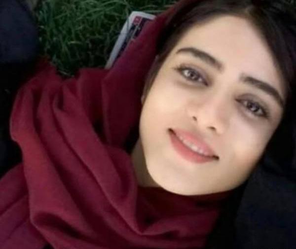 عکس دختر واقعی در خانه