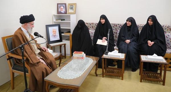 عکس حاج قاسم سلیمانی و فرزندانش