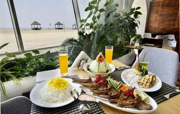 عکس رستوران شیشه ای کیش