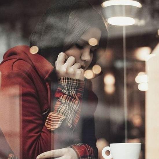 عکس دختر ایرانی غمگین و تنها