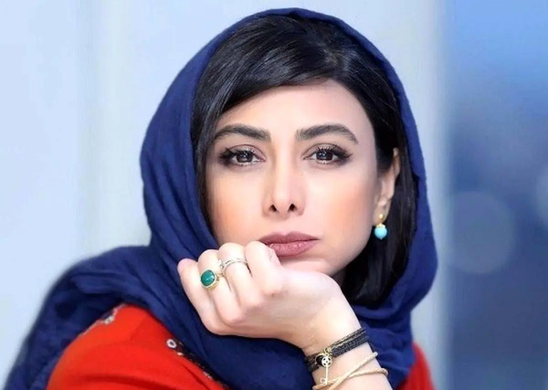 عکس آزاده صمدی و خواهرش