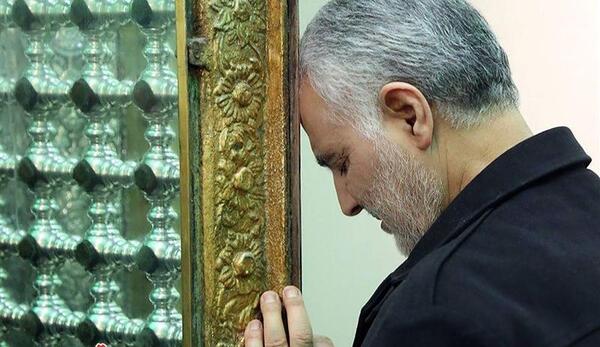 عکس حاج قاسم تنها