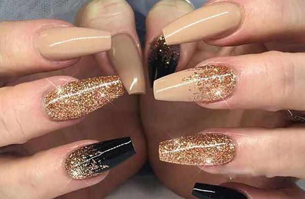 عکس مدل فرنچ ناخن با اکلیل