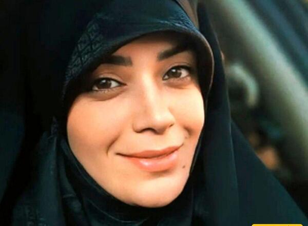 عکس پای الهام چرخنده