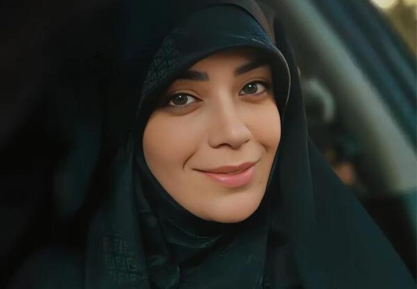 عکس پای الهام چرخنده