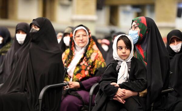 عکس پای الهام چرخنده