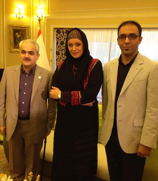 عکس پای الهام چرخنده