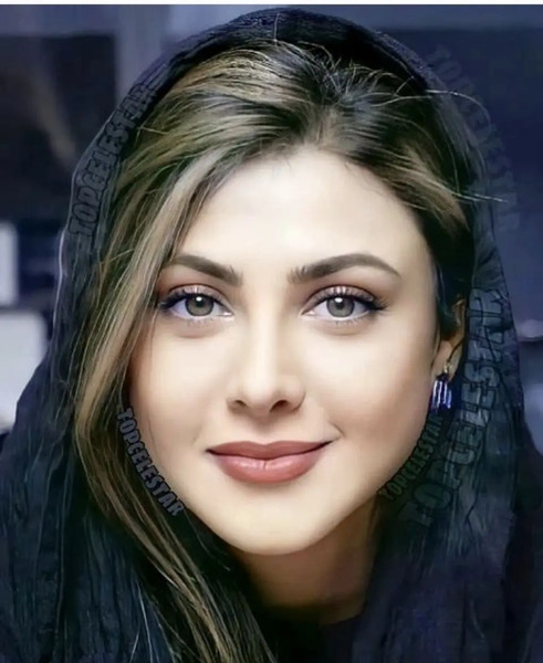 عکس آزاده صمدی قبل از عمل بینی