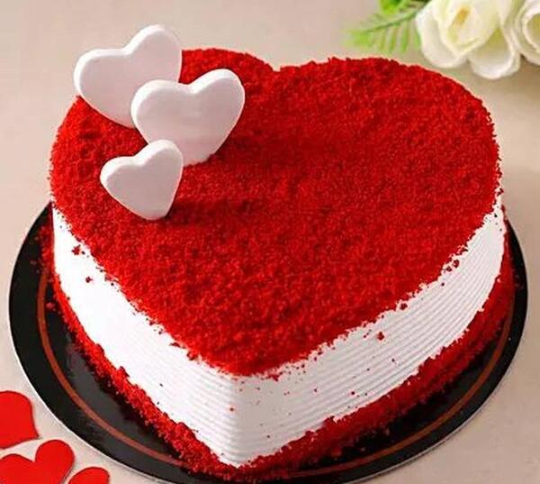 عکس کیک تولد قلب قرمز