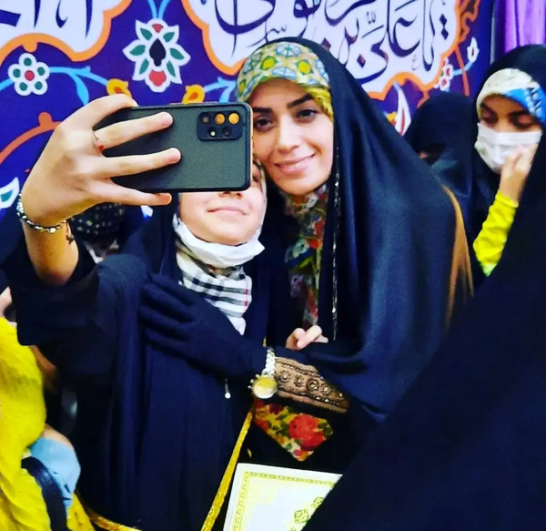 عکس عروسک الهام چرخنده