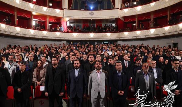 عکس مجری زن جشنواره فجر