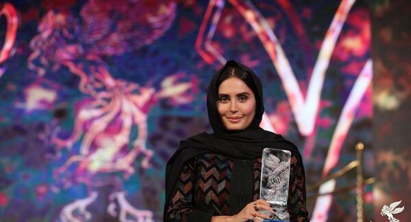 عکس مجری زن جشنواره فجر