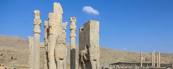 عکس بارش باران در تخت جمشید