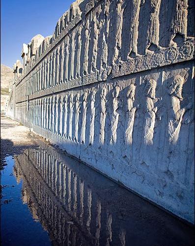 عکس بارش باران در تخت جمشید