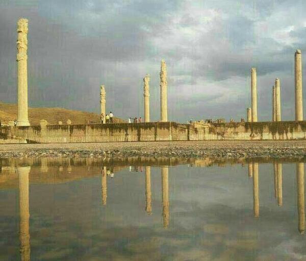 عکس بارش باران در تخت جمشید