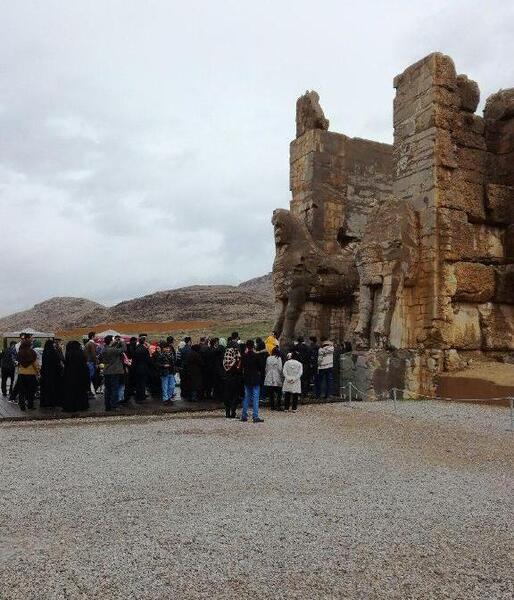 عکس بارش باران در تخت جمشید